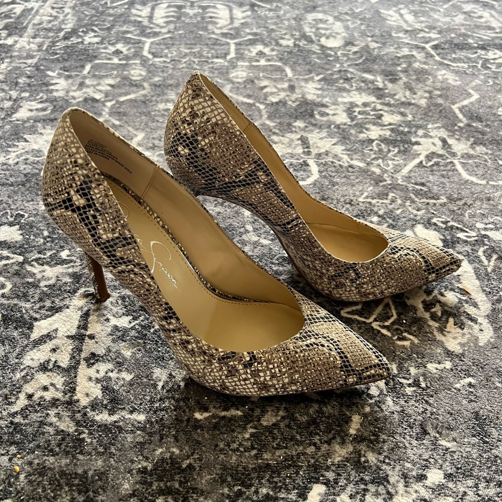 Jessica Simpson Brown and Black Heels Elegant Design